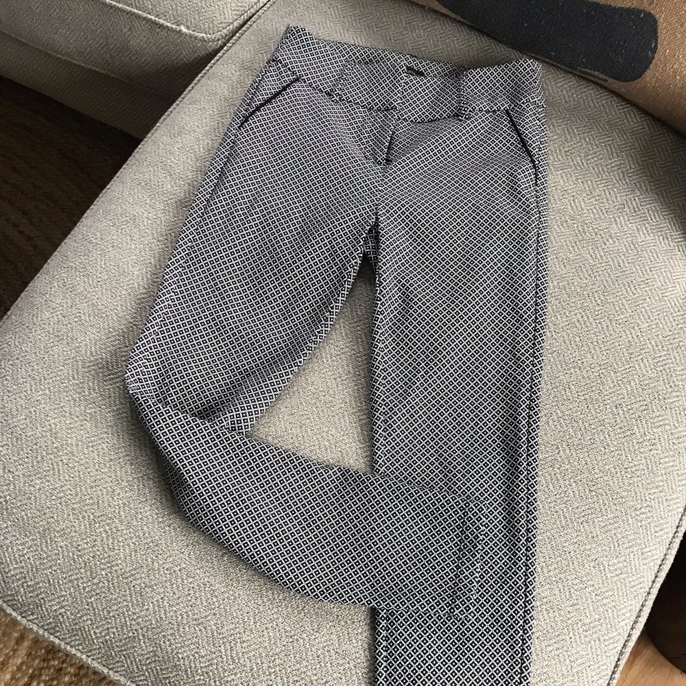 Textured print, stretchy dress pant